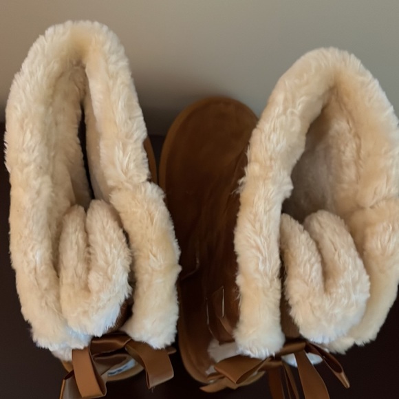 Brand new Uggs - Picture 3 of 4